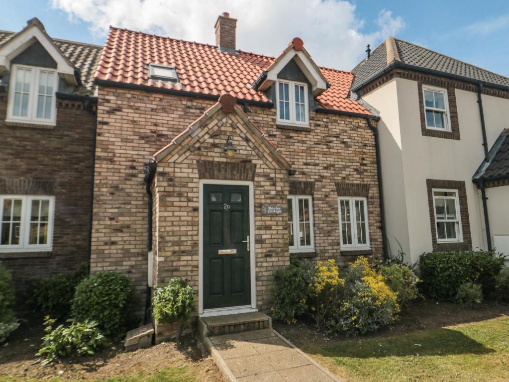 Boules Cottage image one