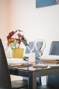 Snapos Luxury Serviced Apartments - Tudor Close Accommodation image 1 Snapos Luxury Serviced Apartments - Tudor Close image one
