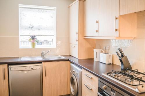 Snapos Luxury Serviced Apartments - Tudor Close Accommodation image 3 Snapos Luxury Serviced Apartments - Tudor Close image three
