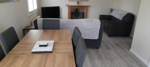 Stunning two storey spacious chalet Accommodation image 2 Stunning two storey spacious chalet image two