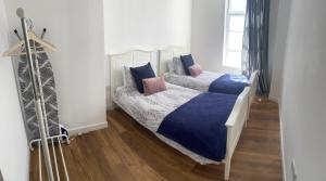 Valee Living RED Dewsbury Town Centre Two Bedroom Accommodation image 2 Valee Living RED Dewsbury Town Centre Two Bedroom image two