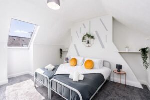 Book Apartments in Hull Page image 21 Picture of Stunning & Contractor House & Central Location