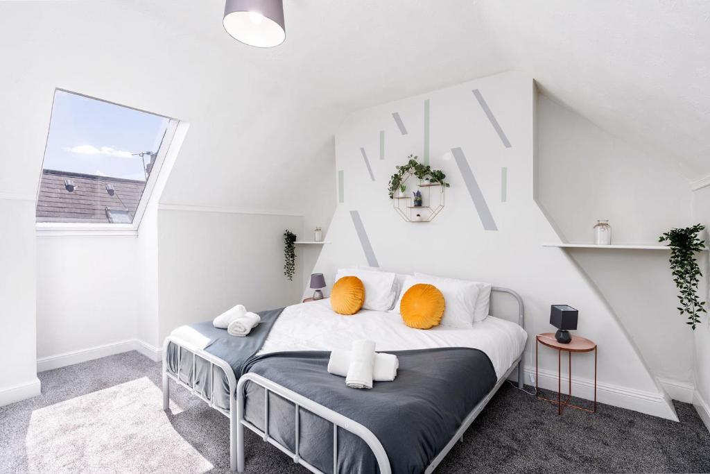 Stunning & Contractor House & Central Location image one