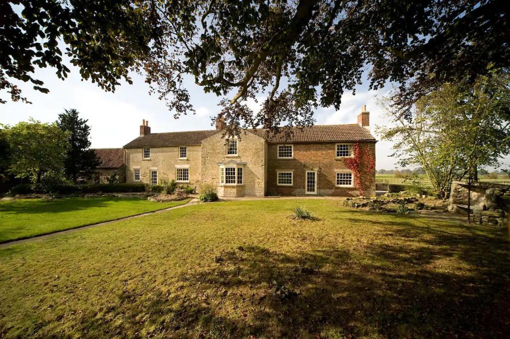 Pass the Keys Habton House Garden Cottage Accommodation image 1 Pass the Keys Habton House Garden Cottage image one