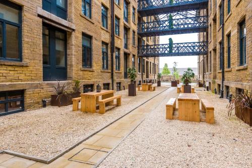 2 Bedroom Duplex in the centre of Bradford image three