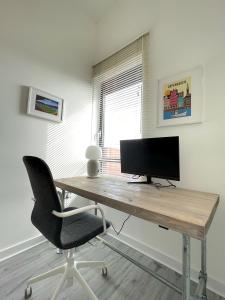 Penthouse Apartment w/ Parking Accommodation image 2 Penthouse Apartment w/ Parking image two