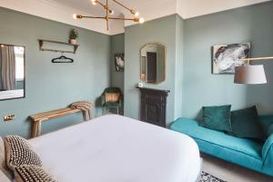 Host & Stay - The Railman's House image two