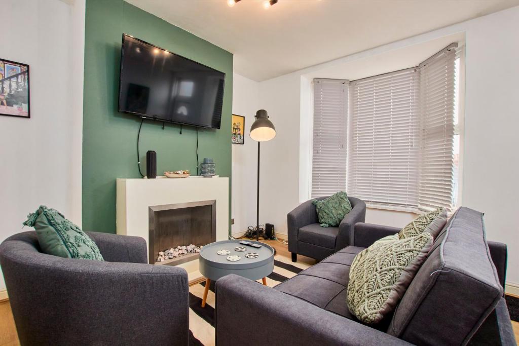 2BR Hs close to Amazon M1 Accommodation image 1 2BR Hs close to Amazon M1 image one
