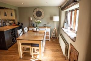Bumble Bee Cottage - Luxury Countryside Cottage Accommodation image 2 Bumble Bee Cottage - Luxury Countryside Cottage image two
