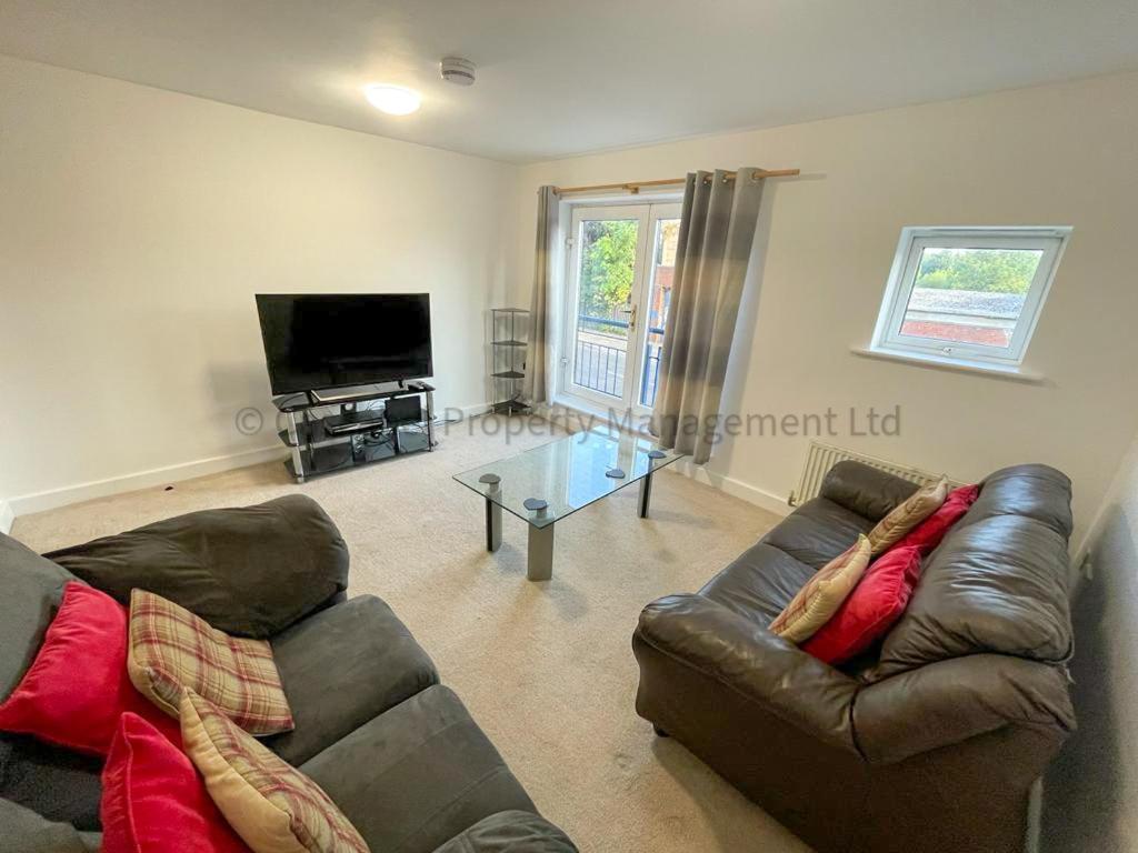 159 Sculcoates Lane, Fully equipped, self catering, close to multiple bars and restaurants and Hull University Accommodation image 1 159 Sculcoates Lane, Fully equipped, self catering, close to multiple bars and restaurants and Hull University image one