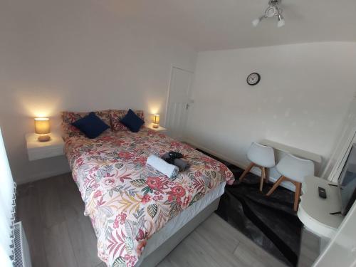 Modern 3 bedroom residential home w/secure parking Accommodation image 3 Modern 3 bedroom residential home w/secure parking image three
