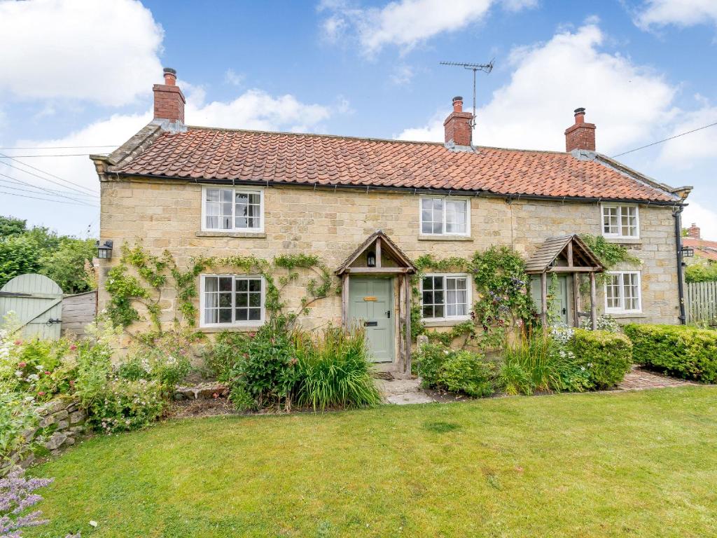 Corner Cottage, Pickering Accommodation image 1 Corner Cottage, Pickering image one