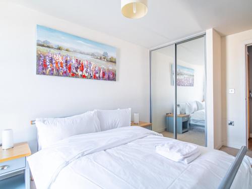 Exquisite 2-bedroom Apartment - City Centre Accommodation image 3 Exquisite 2-bedroom Apartment - City Centre image three