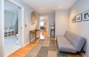 Loft Apartment Central York with Parking image two