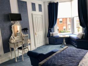 Norman Guest House with Free Parking image two