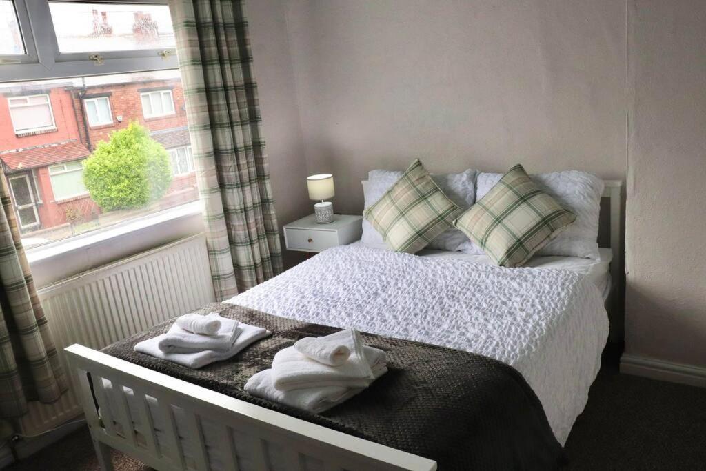 Picture of Home Away From Home - 2 Bed FREE Parking & Wifi