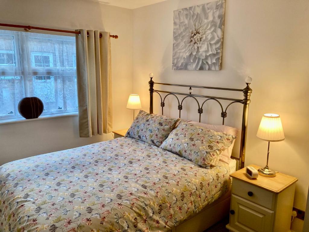Modern 2 Bedroom Ground Floor Apartment with Parking Ripon City Centre image one