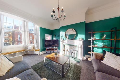 No.10 Seaside Apartment - Ground Floor, sleeps 6 Accommodation image 3 No.10 Seaside Apartment - Ground Floor, sleeps 6 image three