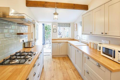 Host & Stay - Sixpence Cottage Accommodation image 3 Host & Stay - Sixpence Cottage image three