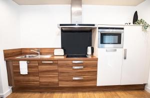 Stylish 2 Bed City Centre Apartment Sheffield - Available & Book Today Accommodation image 2 Stylish 2 Bed City Centre Apartment Sheffield - Available & Book Today image two