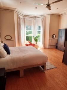 Picture of Holgate Apartments