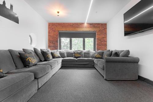 The Headingley House Leeds - Hot Tub - Sleeps Up To 12 - EV Charging image three