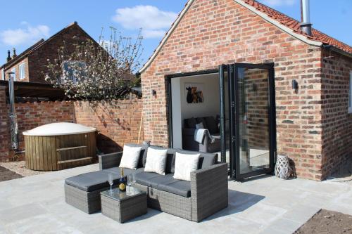 The Old Parlour - Hot tub and Dog Friendly! New! Accommodation image 3 The Old Parlour - Hot tub and Dog Friendly! New! image three