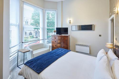 Host & Stay - Three Bays image three