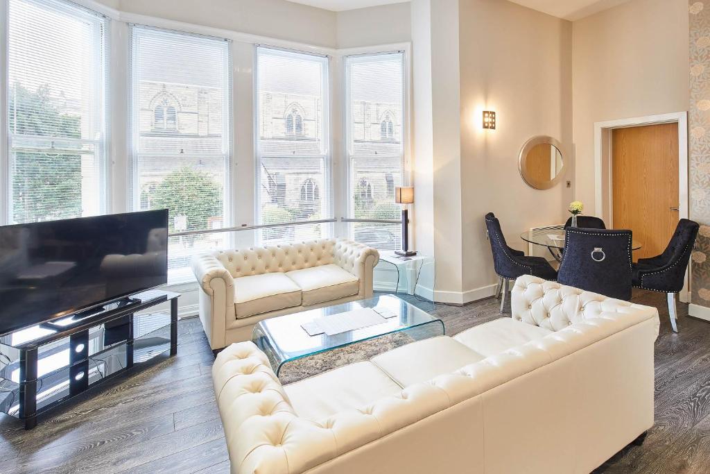 Host & Stay - Three Bays image one