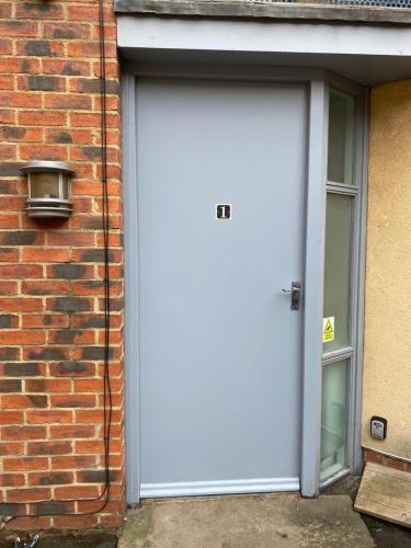 Central Leeds townhouse with private roof garden Sleeps 4 image three