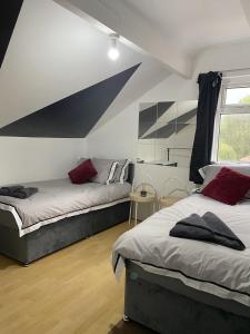 Modern 2 Bedroom Flat Close to City Centre Accommodation image 1 Modern 2 Bedroom Flat Close to City Centre image one