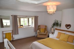 Sweetbriar Cottage Bed & Breakfast and Camping image two