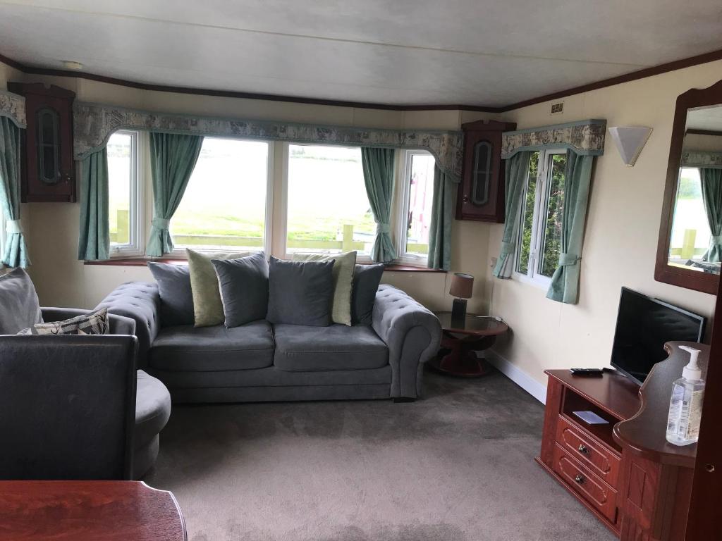 The Fox Inn, Roxby, Static Caravan Accommodation image 1 The Fox Inn, Roxby, Static Caravan image one