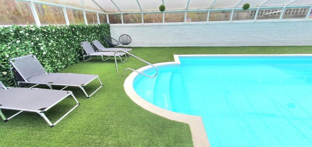 Spa home with pool sauna hottub & bar sleeps 20 Accommodation image 1 Spa home with pool sauna hottub & bar sleeps 20 image one