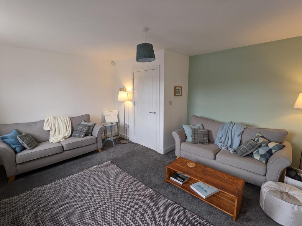 Beautiful and Spacious 4 Bedroom Home Armley Leeds Accommodation image 1 Beautiful and Spacious 4 Bedroom Home Armley Leeds image one