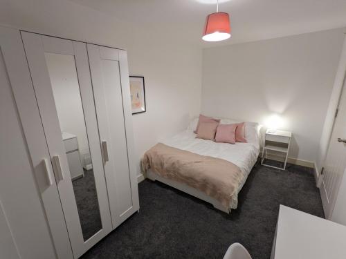 Beautiful and Spacious 4 Bedroom Home Armley Leeds Accommodation image 3 Beautiful and Spacious 4 Bedroom Home Armley Leeds image three