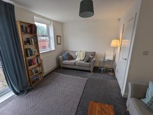 Beautiful and Spacious 4 Bedroom Home Armley Leeds Accommodation image 2 Beautiful and Spacious 4 Bedroom Home Armley Leeds image two