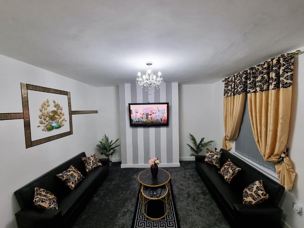 *11BR* Setup for your most amazing relaxed stay + Free Parking + Free Fast WiFi * Accommodation image 1 *11BR* Setup for your most amazing relaxed stay + Free Parking + Free Fast WiFi * image one