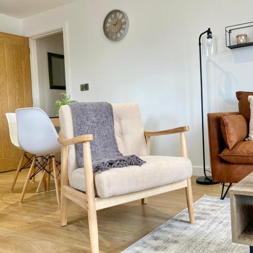 Modern 2 Bed Apartment/Free Parking/Near City/Self-Check In Accommodation image 3 Modern 2 Bed Apartment/Free Parking/Near City/Self-Check In image three
