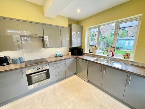 Pepperwell close to city centre-Pet Friendly Accommodation image 3 Pepperwell close to city centre-Pet Friendly image three