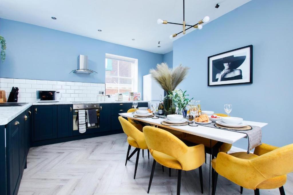 The Exquisite Gems of Central Whitby - The Only Garden Terrace - 2 Apartments image one