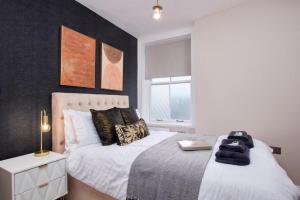 The Exquisite Gems of Central Whitby - The Only Garden Terrace - 2 Apartments image two