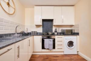 The Hidden Gem of Leeds - Parking - Sleeps 4 Accommodation image 2 The Hidden Gem of Leeds - Parking - Sleeps 4 image two