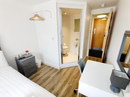 Accommodation Bradford image two