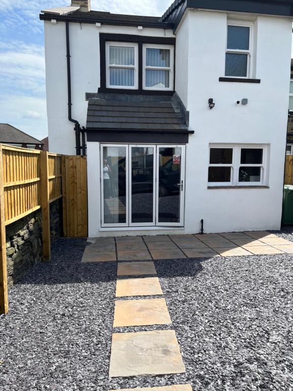 1 bed Luxury Home in Leeds with optional Hot Tub image one