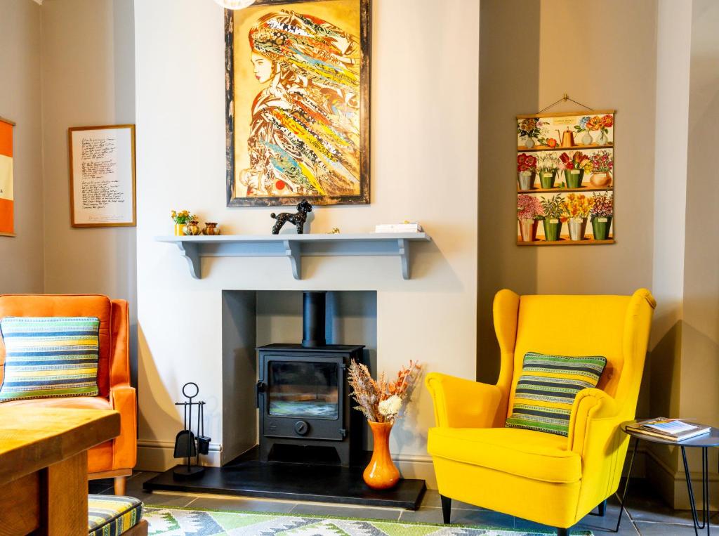 7 St Martin's Lane image one