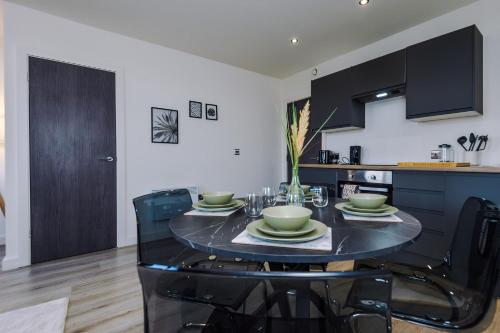 Modern 2 bedroom Bradford Apartment - sleeps 5 Accommodation image 3 Modern 2 bedroom Bradford Apartment - sleeps 5 image three