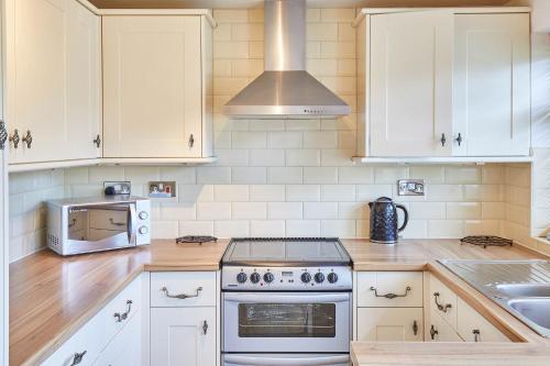 Host & Stay - Rosemount Apartment Accommodation image 3 Host & Stay - Rosemount Apartment image three