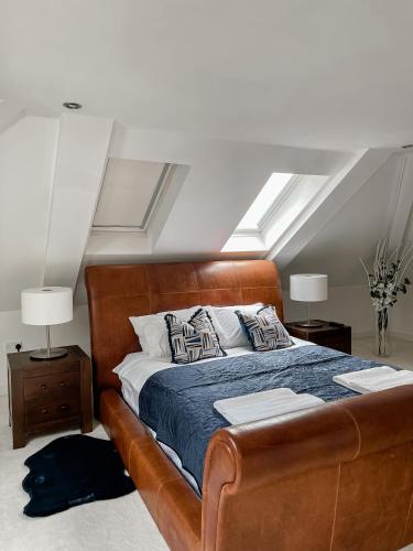 ➔ 2 Bed Duplex Exquisite Penthouse ✪ Sleeps 4 ✪ FREE Parking/WiFi Accommodation image 3 ➔ 2 Bed Duplex Exquisite Penthouse ✪ Sleeps 4 ✪ FREE Parking/WiFi image three