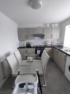 2 bedroom Large and Luxurious Apartment Accommodation image 2 2 bedroom Large and Luxurious Apartment image two